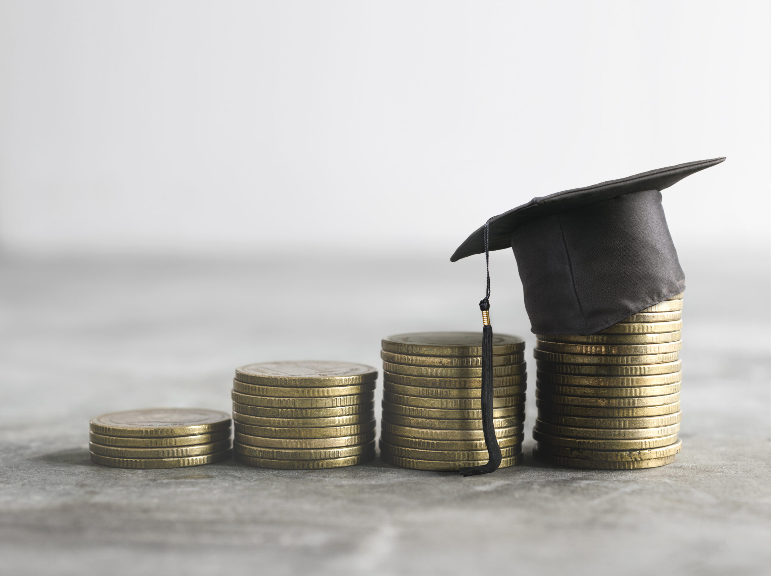 Graduates' salary expectations is £9k higher than the average
