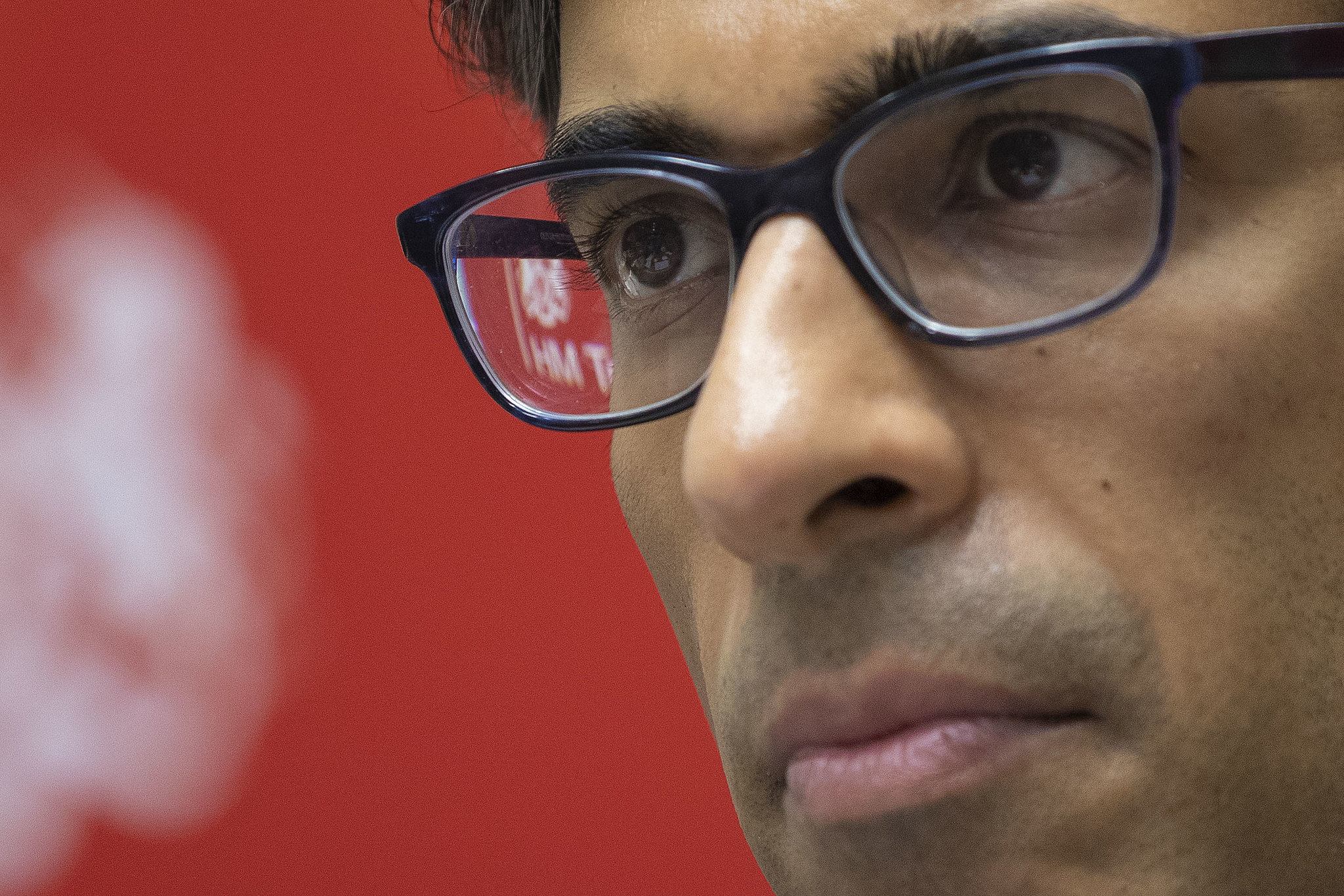 Exteme close-up Rishi Sunak, omicron business support concept